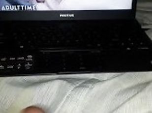 Masturbando assistindo porno parte 3