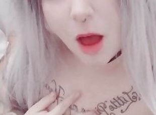 gros-nichons, masturbation, russe, amateur, ados, blonde, belle, seins, solo, tatouage