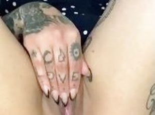 masturbación, orgasmo, amateur, babes, madurita-caliente, rubia, pequeñita, a-solas, tatuaje