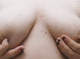 gros-nichons, masturbation, mamelons, public, amateur, babes, solo, tatouage