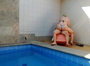 cul, masturbation, en-plein-air, fellation, ejaculation-sur-le-corps, milf, salope, horny, blonde, piscine