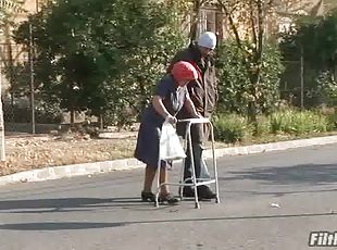 ფუჩური, მოყვრული, მომწიფებული, ბებია-granny