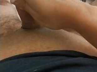 ejaculation-sur-le-corps, gay, branlette, pieds, point-de-vue, ejaculation, solo, minet