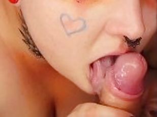 amateur, mamada, chorro-de-corrida, madurita-caliente, paja, tragar, marido, corrida, tatuaje, polla