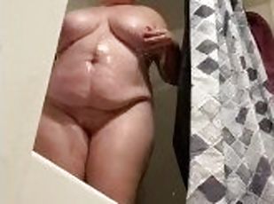 bañando, tetas-grandes, amateur, madurita-caliente, regordeta, ducha, a-solas, tatuaje