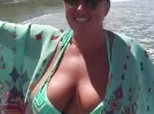 All natural milf on tropical beach ????