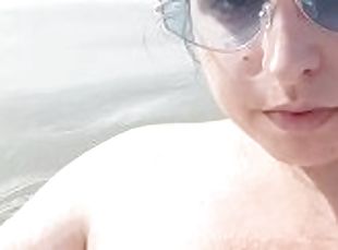 Tetas a la mar