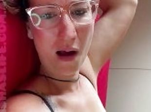 lunettes, masturbation, orgasme, amateur, milf, maman, allemand, sur-le-visage, gode, solo