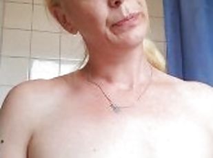 baignade, vieux, amateur, mature, milf, maman, mère, plus-agée, petite, douche