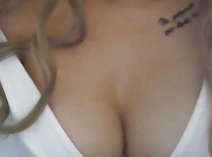 tetas-grandes, rubia, tatuaje