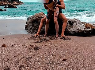 en-plein-air, chatte-pussy, plage, ejaculation, blonde, lingerie, tatouage