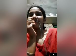 Horny Bahbhi Shows Her Pussy On Vc