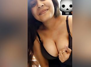 Sexy Desi Girl Shows Her Boob