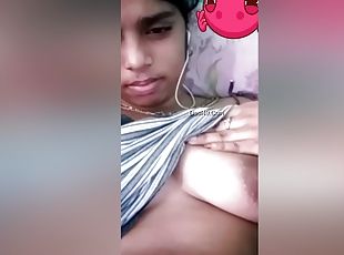 Today Exclusive- Cute Lankan Girl Showing Her Boobs