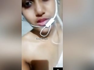 Today Exclusive- Cute Desi Girl Showing Her Boobs