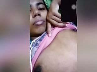 Today Exclusive- Desi Girl Showing Her Boobs On Video Call