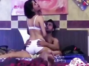 Desi Bhabhi Ko Pados Ke Ne Fasaya Or Chod Dala