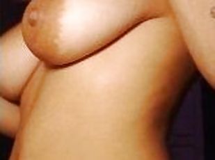 MOSTRANDO MIS TETAS