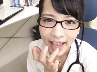 Video of pretty doctor Abe Mikako giving a blowjob to a patient