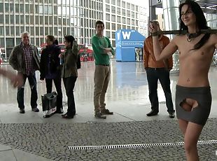 public, bdsm, esclave, fétiche, humiliation, brunette