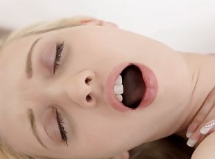 veľké-prsia, masturbácia, amatérske, teenagerské, prstovanie, blondýna, prsia, sólo, erotické