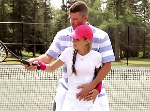 tetas-grandes, al-aire-libre, deporte, pareja, pechugona, tenis