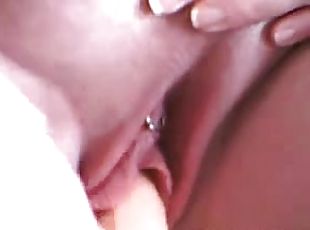 clítoris, masturbación, coño-pussy, juguete, cachonda, con-piercings, afeitada