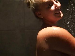 bañando, tetas-grandes, monstruo, regordeta-chubby, rubia, ducha, a-solas