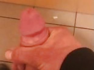 masturbare-masturbation, batran, public, amatori, pula-imensa, laba, tanar18, sperma, mai-batran, solo