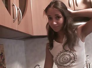 amatoriali, lesbiche, giovanissime, hardcore, cucina, ragazza-fidanzata, scopate, brunette, provocatorie