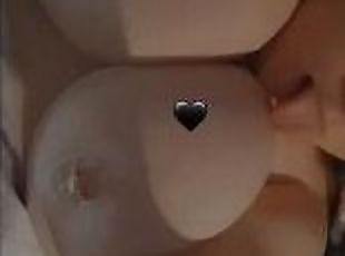 tetas-grandes, pezones, amateur, con-piercings, a-solas