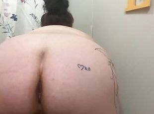 BBW shakes ass while fat pussy shows