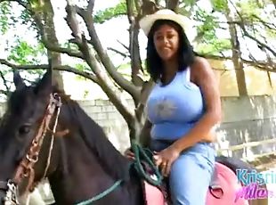 tetas-grandes, al-aire-libre, babes, negra-ebony, cabalgando, perfecto, vaqueros