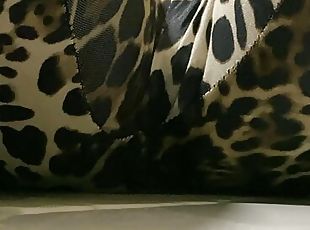 I piss in my new Leopard Leggings! 