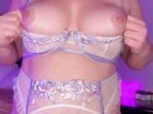 tetas-grandes, amateur, madurita-caliente, regordeta, cachonda, lencería, con-piercings, a-solas, morena, tatuaje