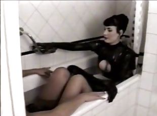 fürdőkádban, vintage, zuhanyozás, latex, magassarkú