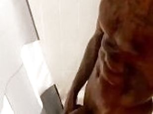 baignade, amateur, ejaculation-sur-le-corps, énorme-bite, black, douche, solo, bite