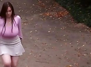 gros-nichons, masturbation, en-plein-air, jupe-en-l’air, culotte, seins, incroyable, solo, réalité, minijupe