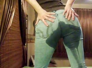 pisser, amateur, maison, jeans, humide