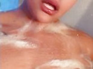 cul, baignade, gros-nichons, vieux, amateur, babes, jeune-18, plus-agée, douche, solo