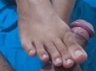 gros-nichons, masturbation, amateur, ados, couple, pieds, petite, fétiche, boules, branlette-avec-les-pieds