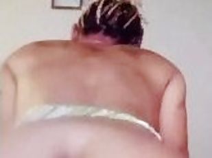 Butt naked twerking after shower