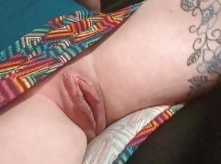 gros-nichons, grosse, masturbation, bureau-office, orgasme, chatte-pussy, giclée, amateur, belle-femme-ronde, solo