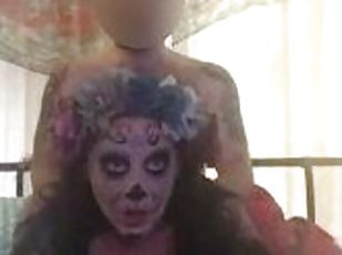 Sugar skull Latina invites me over to suck and fuck