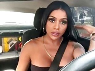 gros-nichons, masturbation, public, transsexuelle, latina, voiture, point-de-vue, solo