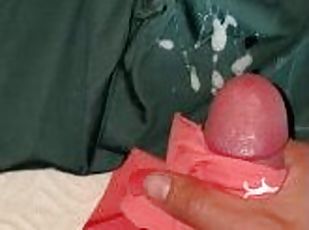 mastubasi, amatir, cumshot-keluarnya-sperma, sentakkan, celana-dalam-wanita, fetish-benda-yang-dapat-meningkatkan-gairah-sex, seorang-diri, merokok