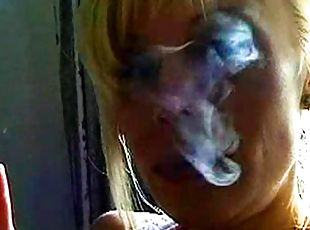 madurita-caliente, rubia, natural, perfecto, fetichista, a-solas, fumando, posando