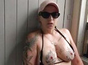 masturbación, público, coño-pussy, amateur, madurita-caliente, regordeta, a-solas, fumando, bikini