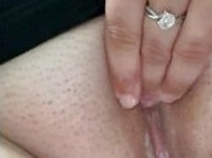 pisser, chatte-pussy, amateur, ejaculation-interne, belle-femme-ronde, solo