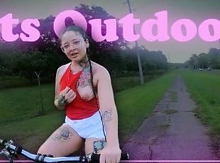 culo, tetas-grandes, pezones, al-aire-libre, público, babes, con-piercings, cabalgando, motera, fetichista